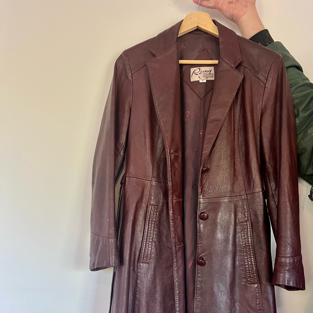 Size 8 Vintage Remy Leather Trench Coat in Maroon